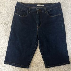 Levi’s Strauss womens Bermuda shorts .  Size 30. Excellent like new condition.